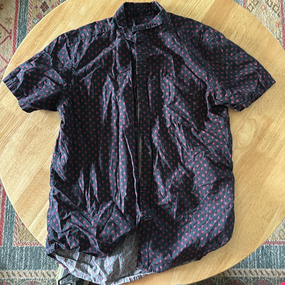 Globe brand men’s XL button up shirt like new